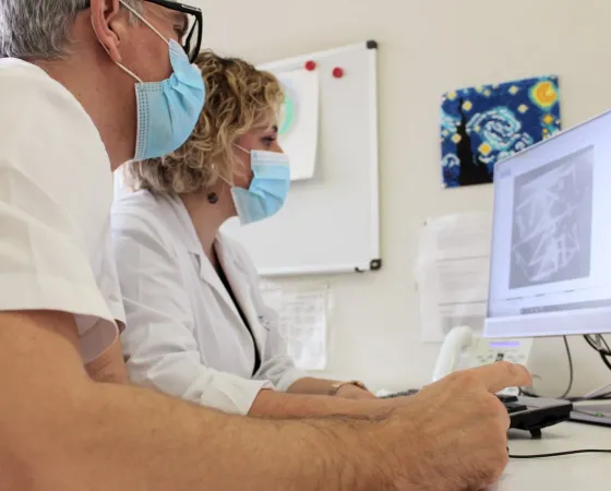 Profesionales trabajan conjuntamente en el Hospital Sant Joan de Déu Barcelona