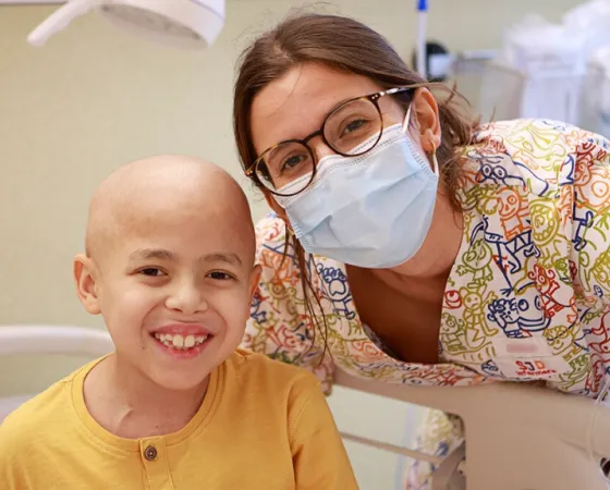 Paciente oncológico con enfermera - Hospital Sant Joan de Déu Barcelona Paciente oncológico con enfermera - Hospital Sant Joan de Déu Barcelona