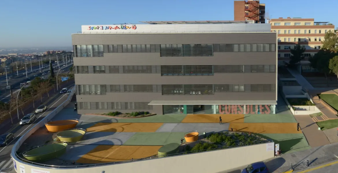 Fachada consultas externas Hospital Sant Joan de Déu