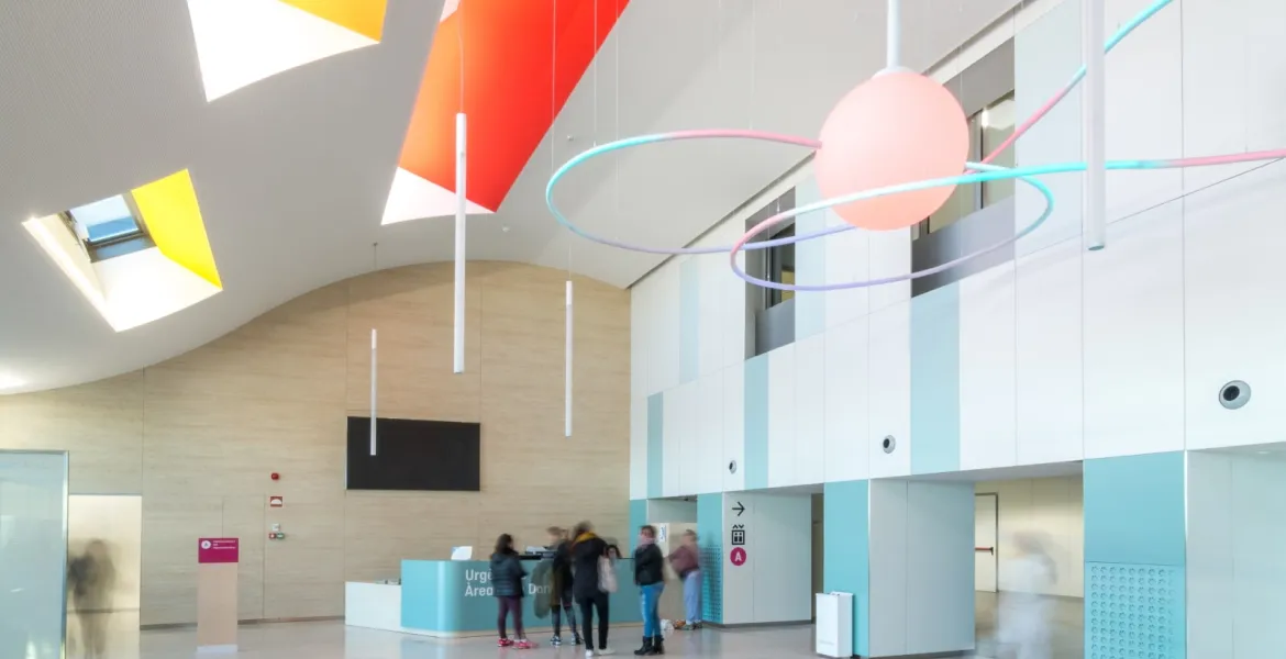 Hall o espacio central del Hospital Sant Joan de Déu Barcelona