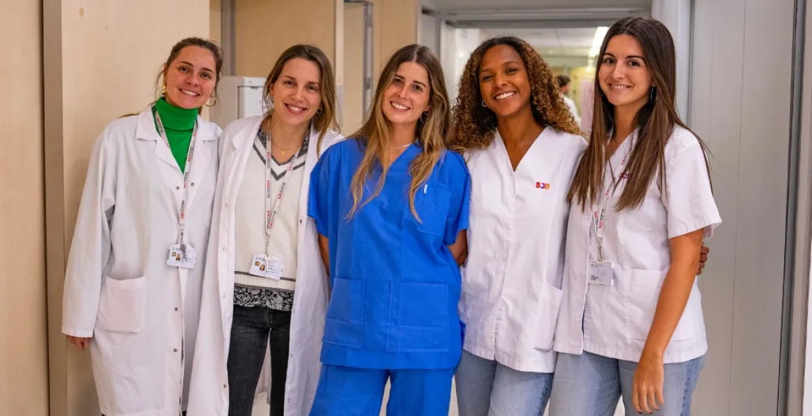 Foto grupal de residentes MIR de Ginecología y Obstetricia del Hospital Sant Joan de Déu Barcelona Foto grupal de residentes MIR de Ginecología y Obstetricia del Hospital Sant Joan de Déu Barcelona
