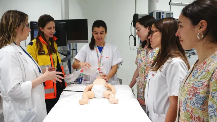 Profesionales durante una formación simulada en el Hospital Sant Joan de Déu Barcelona