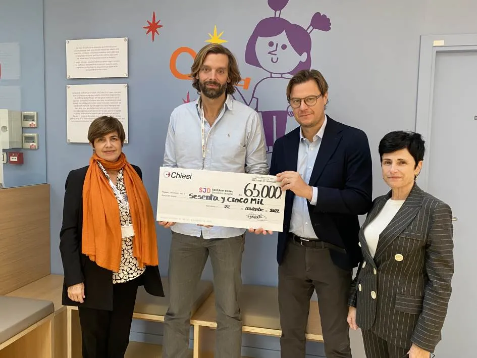 Momento de entrega de la donación de Chiesis España en la Casa de Sofia Momento de entrega de la donación de Chiesis España en la Casa de Sofia