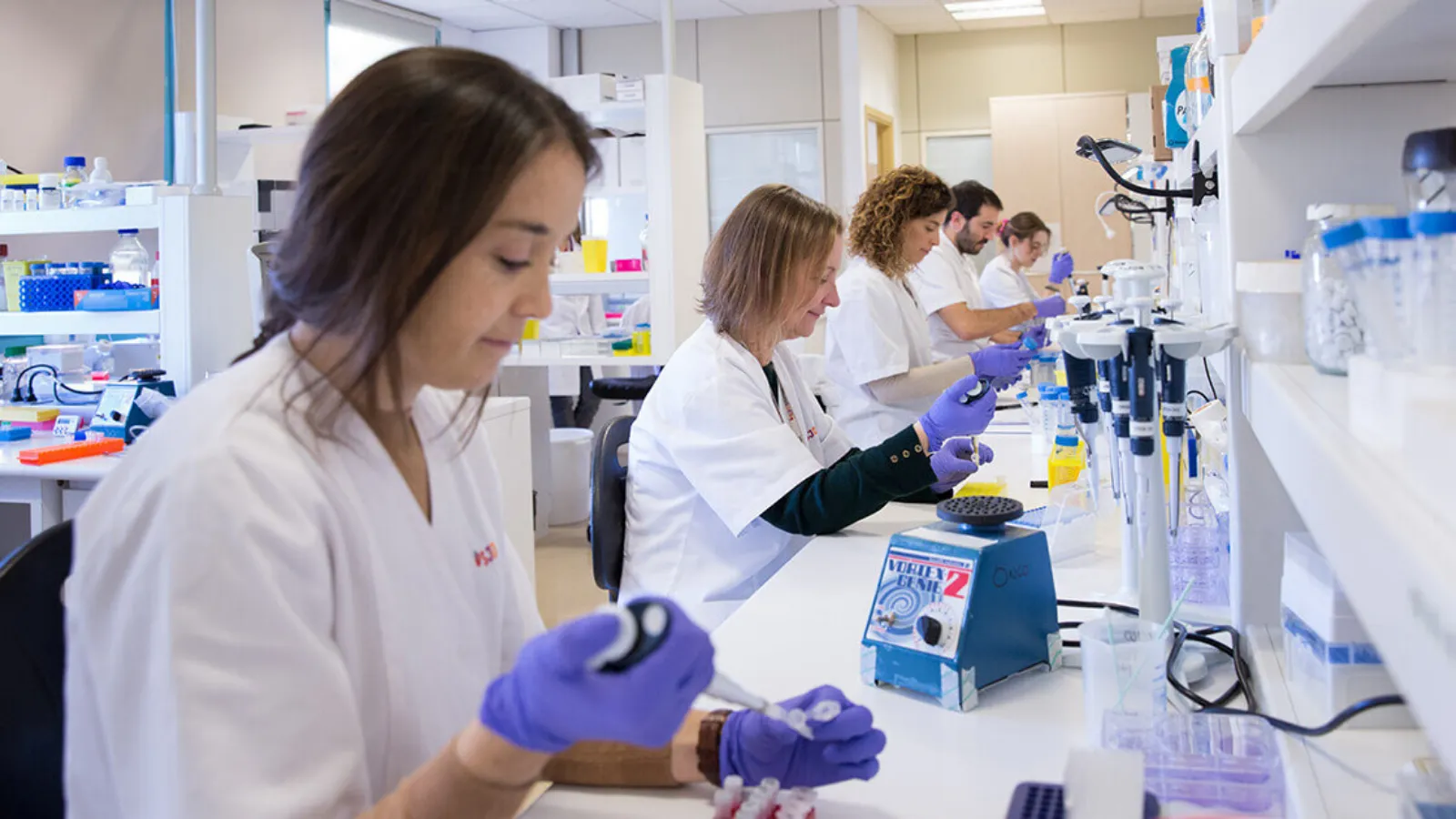 Investigadores del laboratorio de Oncología