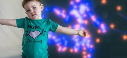 A patient playing in the hall at the SJD Barcelona Children's Hospital