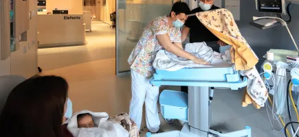 Neonatología Hospital Sant Joan de Déu Familia en el área de neonatología del Hospital Sant Joan de Déu Barcelona