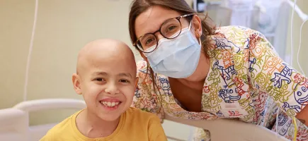 Paciente oncológico con enfermera - Hospital Sant Joan de Déu Barcelona Paciente oncológico con enfermera - Hospital Sant Joan de Déu Barcelona