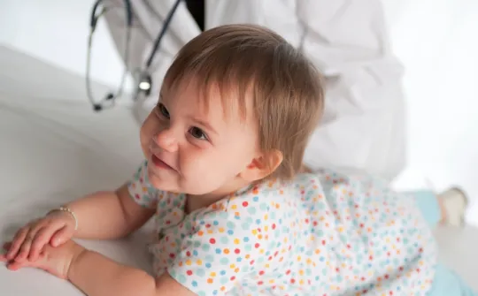 Little girl at the doctor's office - Illustrative image - SJD Barcelona Children's Hospital Little girl at the doctor's office - Illustrative image - SJD Barcelona Children's Hospital