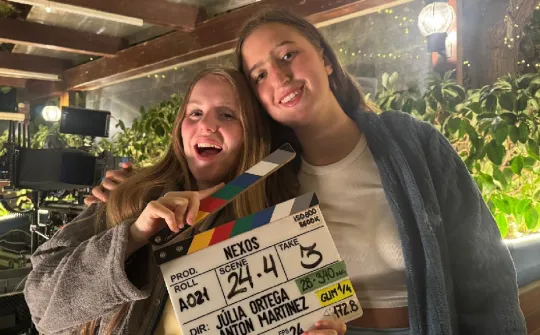 Leire y Júlia, que tienen la enfermedad rara PKU testimonios pku enfermedad rara leire júlia
