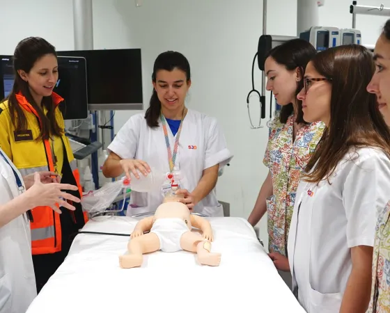 Profesionales en formación en Sant Joan de Déu Profesionales durante una formación simulada en el Hospital Sant Joan de Déu Barcelona