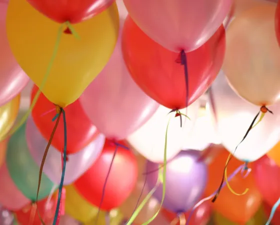 Fotografía de detalle de globos Fotografía genérica de globos de colores
