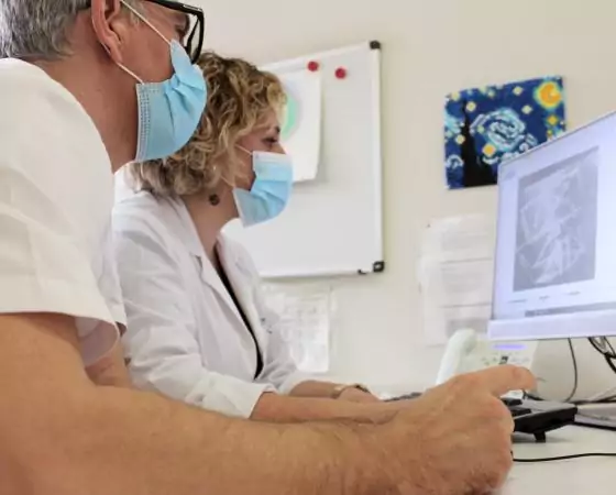 Profesionales trabajan conjuntamente en el Hospital Sant Joan de Déu Barcelona