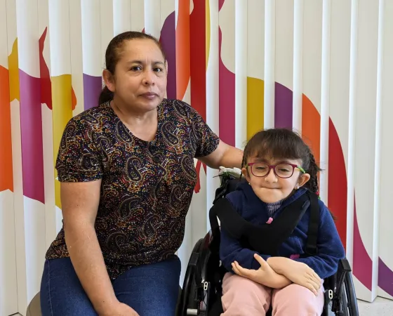 Familia y paciente del Hospital Sant Joan de Déu