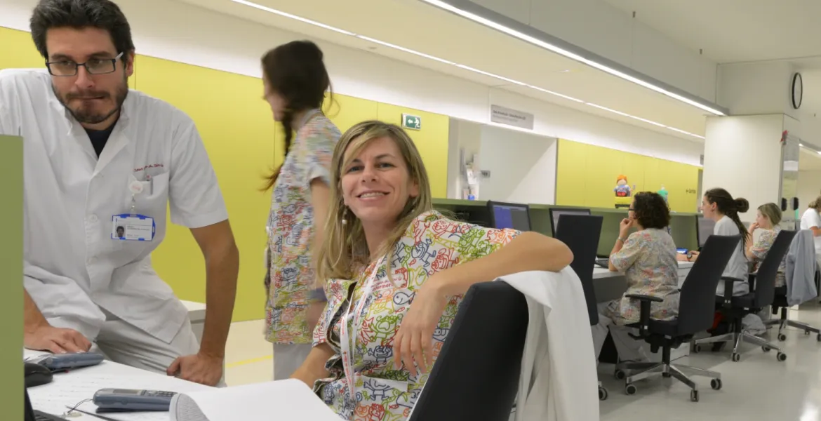 Enfermera en el Servicio de Urgencias - Enfermera en el Servicio de Urgencias Enfermera en el Servicio de Urgencias - Enfermera en el Servicio de Urgencias