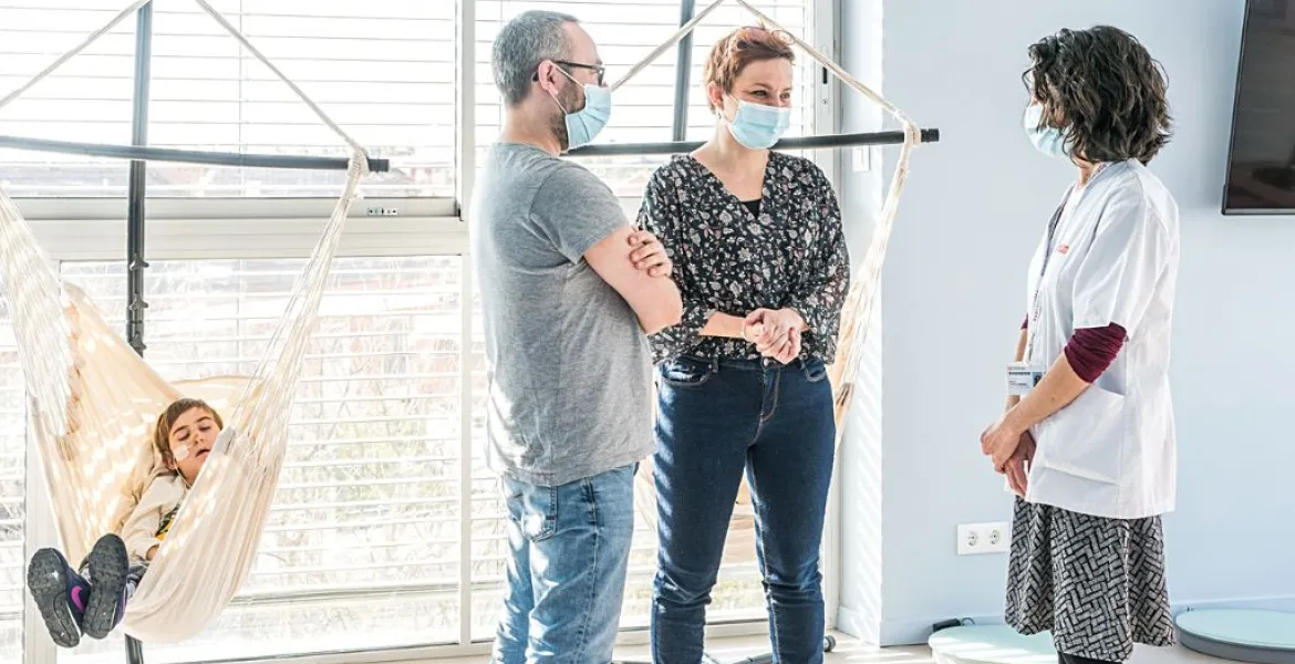 Família i metgessa a La Casa de Sofia